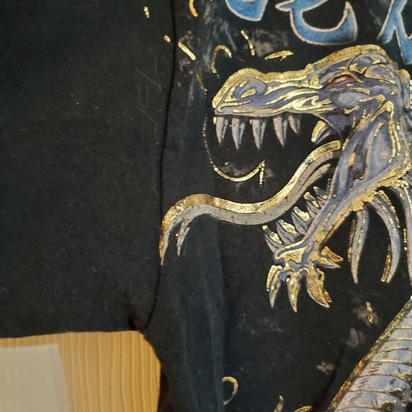 Genuine Tee Dragon fleur de lis gold accents size Large t-shirt - Picture 7 of 7